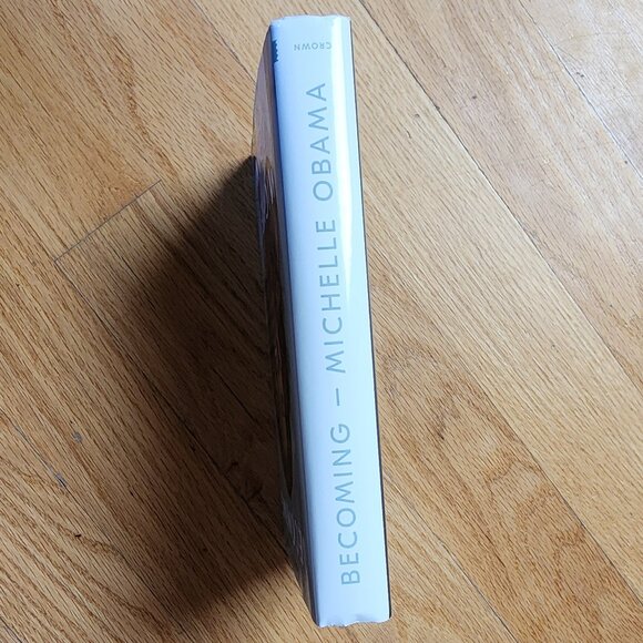 Becoming Hardcover By Michelle Obama - Picture 5 of 8